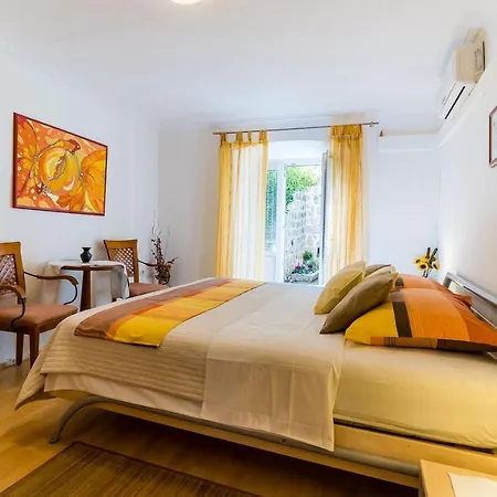 Sara Apartman *