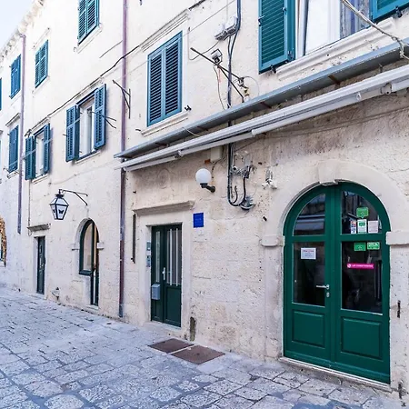 Apartman Sara *