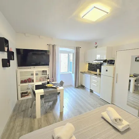 Sara Apartman *